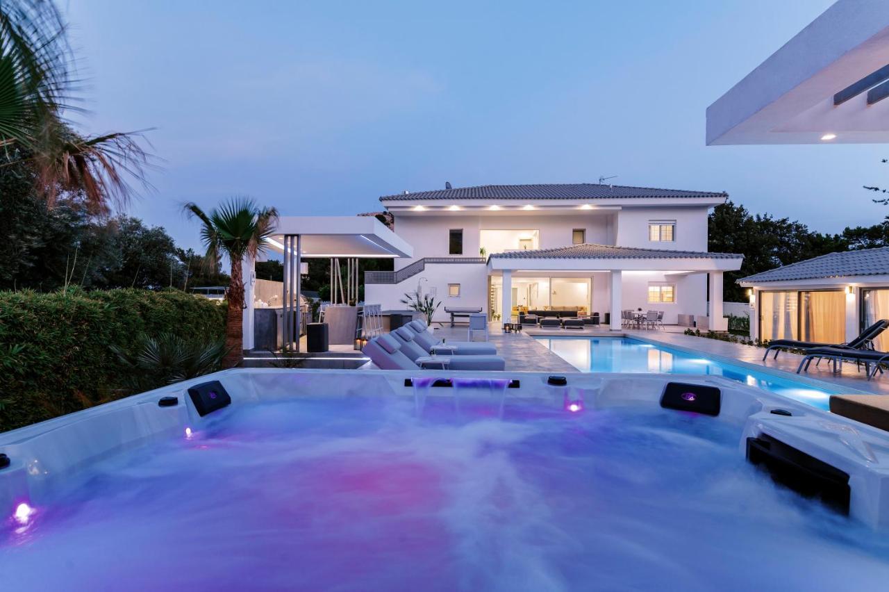 Villa M Mansion Pefki Exterior foto